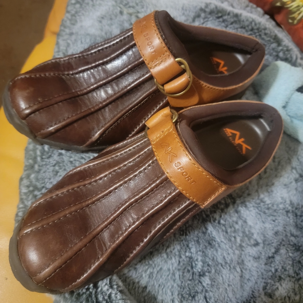 Anne Klein sports clog/ slip on